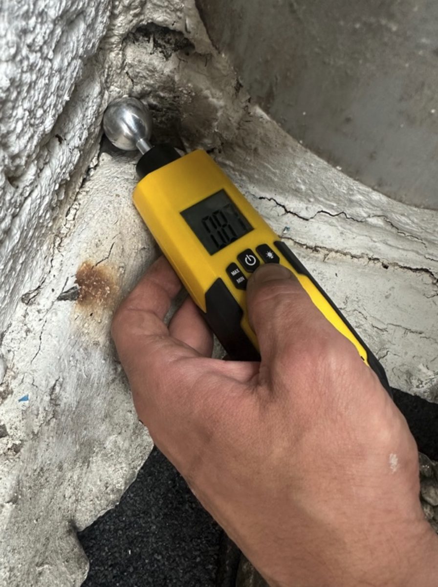 Vochtmeter op de muur